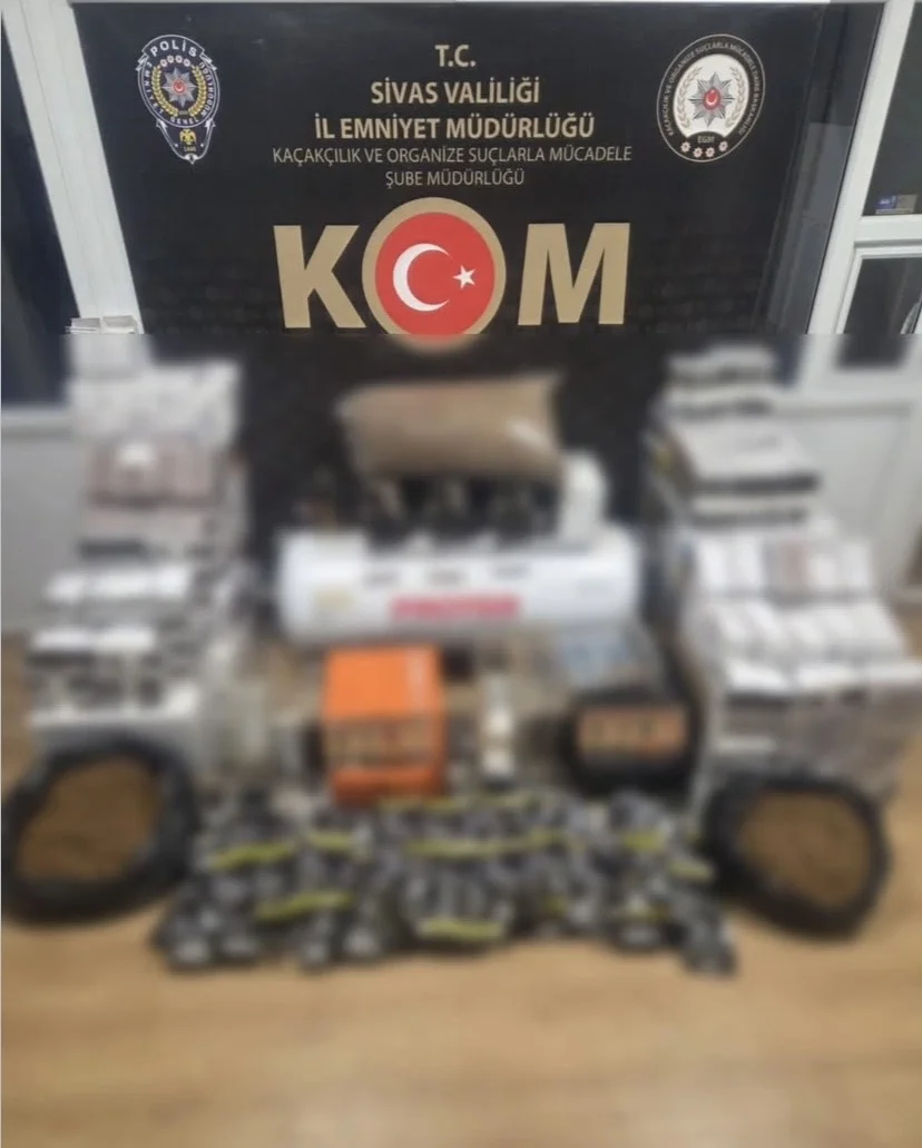 Sivas’ta Kaçakçılık Operasyonu: Binlerce Makaron ve 22 Kaçak Cep Telefonu Ele Geçirildi