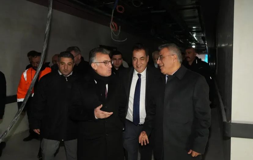 Sivas Cumhuriyet Üniversitesi Hastanesi İnşaatı Yükseliyor: Üst Düzey Heyetten İnceleme Sivas Cumhuriyet Üniversitesi Hastanesi İnşaatı Yükseliyor: Üst Düzey Heyetten İnceleme