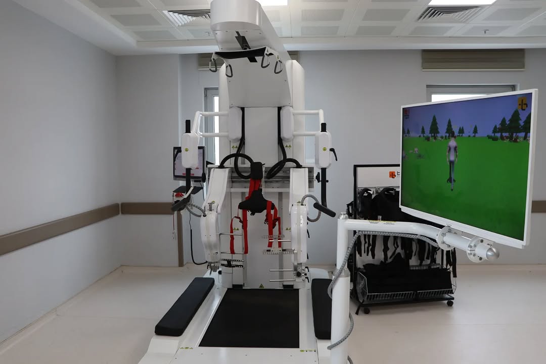 Sivas'ta Fizik Tedavide Teknoloji Devrimi: Sivas Numune Hastanesi Robotik Yürüme Ünitesine Kavuştu Sivas'ta Fizik Tedavide Teknoloji Devrimi: Sivas Numune Hastanesi Robotik Yürüme Ünitesine Kavuştu