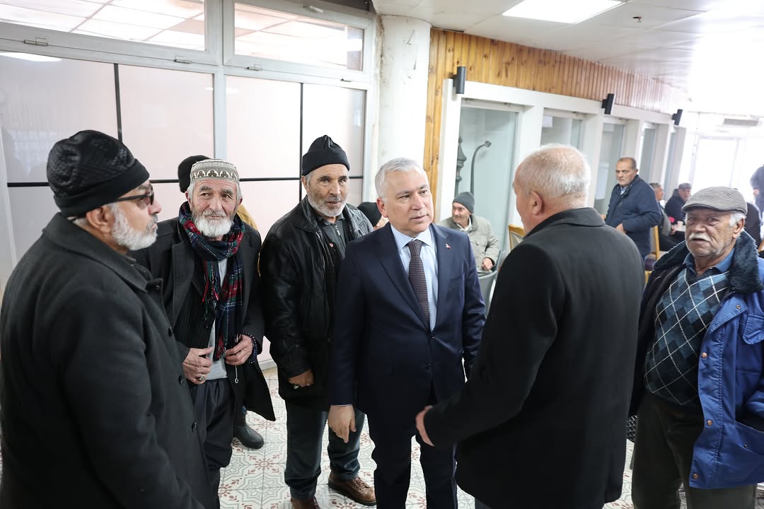 Sivas Valisi Yılmaz Şimşek'ten Anlamlı Ziyaret: Tecrübe Çınarlarıyla Çay Tadında Sohbet Sivas Valisi Yılmaz Şimşek'ten Anlamlı Ziyaret: Tecrübe Çınarlarıyla Çay Tadında Sohbet