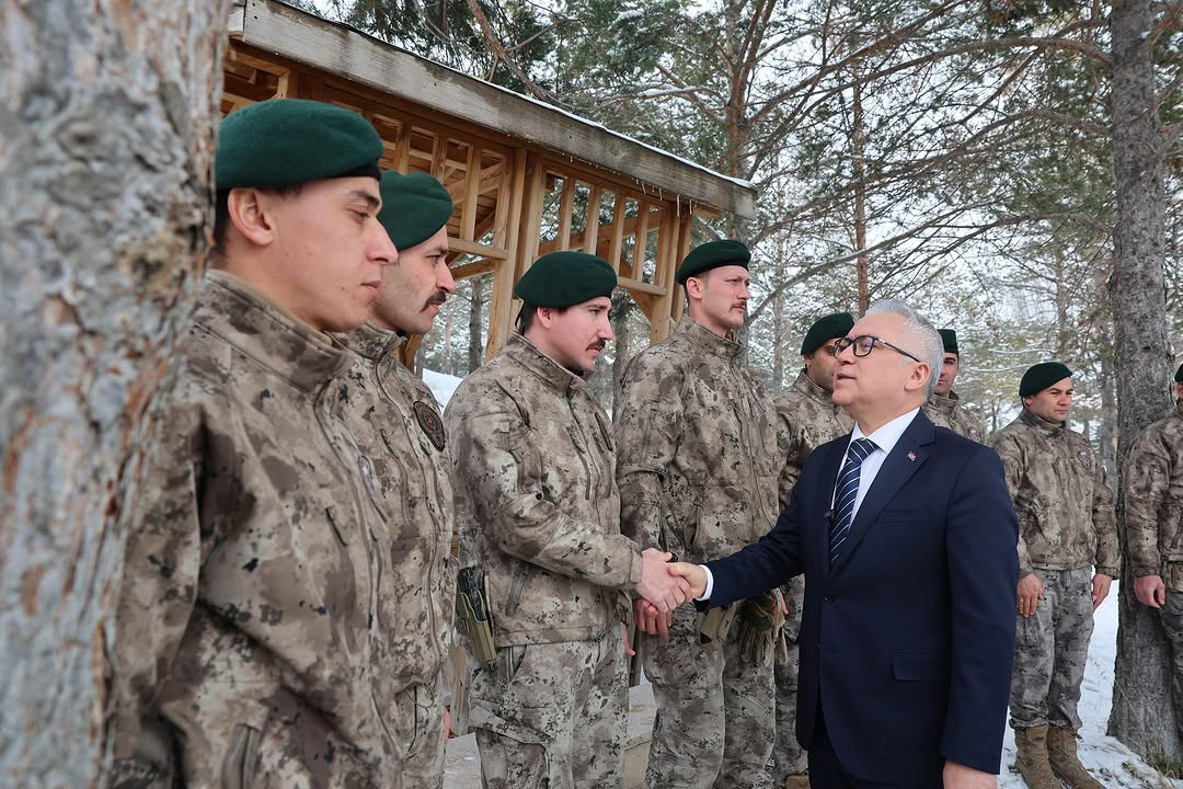 Sivas'ın Yiğitleri Dualarla Yola Çıktı: Sivas PÖH Timleri Suriye Görevine Uğurlandı Sivas'ın Yiğitleri Dualarla Yola Çıktı: Sivas PÖH Timleri Suriye Görevine Uğurlandı