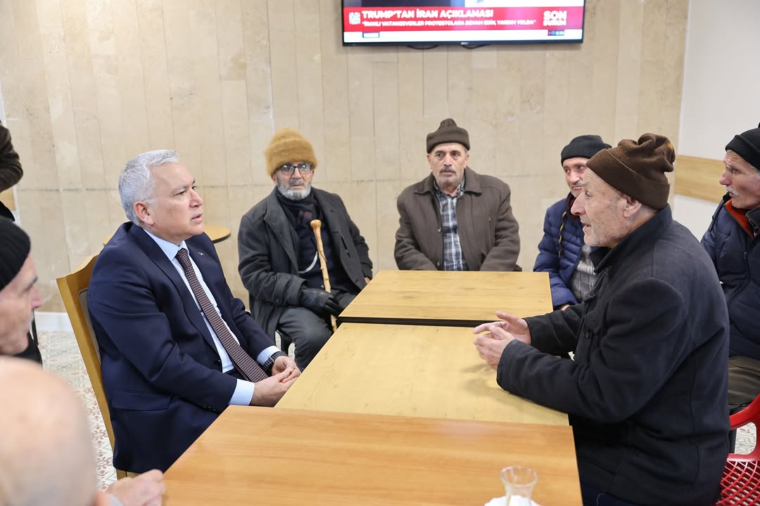 Sivas Valisi Yılmaz Şimşek'ten Anlamlı Ziyaret: Tecrübe Çınarlarıyla Çay Tadında Sohbet Sivas Valisi Yılmaz Şimşek'ten Anlamlı Ziyaret: Tecrübe Çınarlarıyla Çay Tadında Sohbet