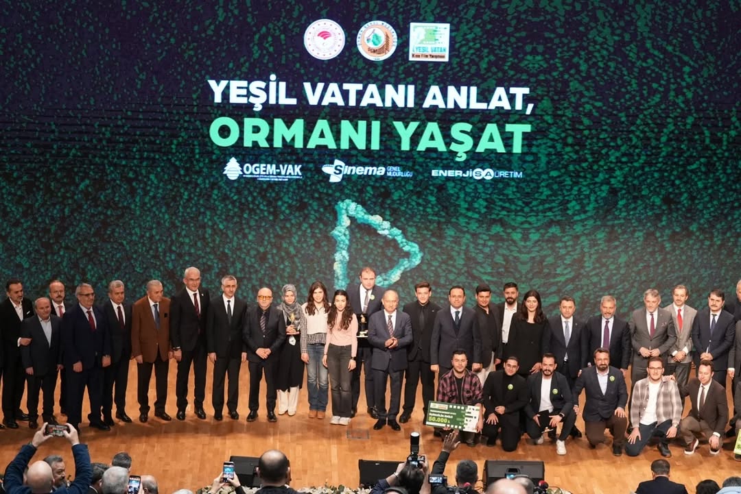Sivas Cumhuriyet Üniversitesi Kısa Film Birincilik Ödülüne Uzanarak Sivas Cumhuriyet Üniversitesi Kısa Film Birincilik Ödülüne Uzanarak