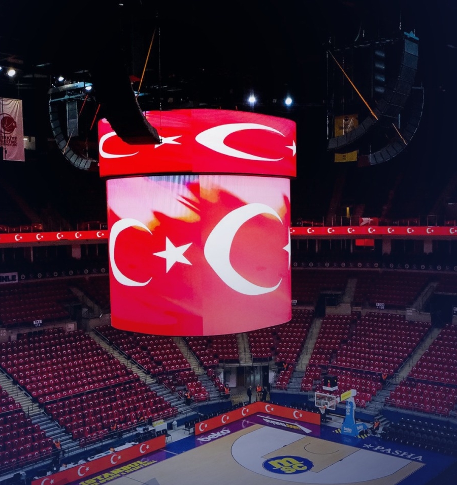 Fenerbahçe Beko Baskonia Maçı Öncesi Görsel Şölen: Ataşehir Kırmızı-Beyaza Boyandı Fenerbahçe Beko Baskonia Maçı Öncesi Görsel Şölen: Ataşehir Kırmızı-Beyaza Boyandı