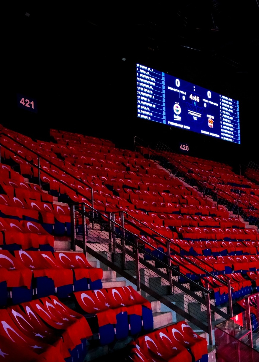 Fenerbahçe Beko Baskonia Maçı Öncesi Görsel Şölen: Ataşehir Kırmızı-Beyaza Boyandı Fenerbahçe Beko Baskonia Maçı Öncesi Görsel Şölen: Ataşehir Kırmızı-Beyaza Boyandı