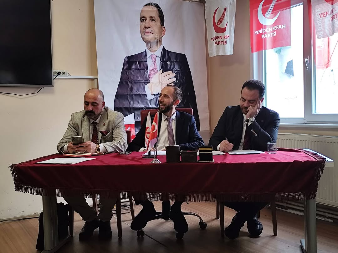 Zorlu Hava Şartlarına Rağmen Yoğun Katılım: Yeniden Refah Sivas İl Divanı Toplandı Zorlu Hava Şartlarına Rağmen Yoğun Katılım: Yeniden Refah Sivas İl Divanı Toplandı