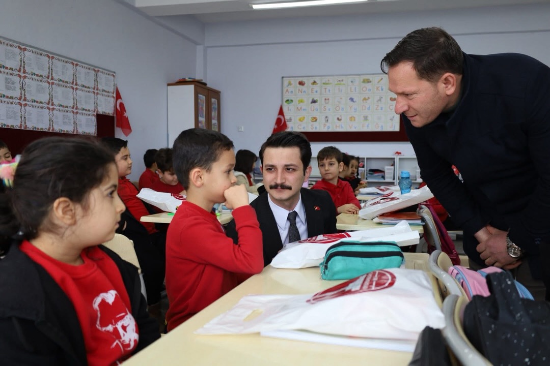 Koyulhisar'da İkinci Dönem Heyecanı: Protokolden Öğrencilere Koyulhisar'da İkinci Dönem Heyecanı: Protokolden Öğrencilere