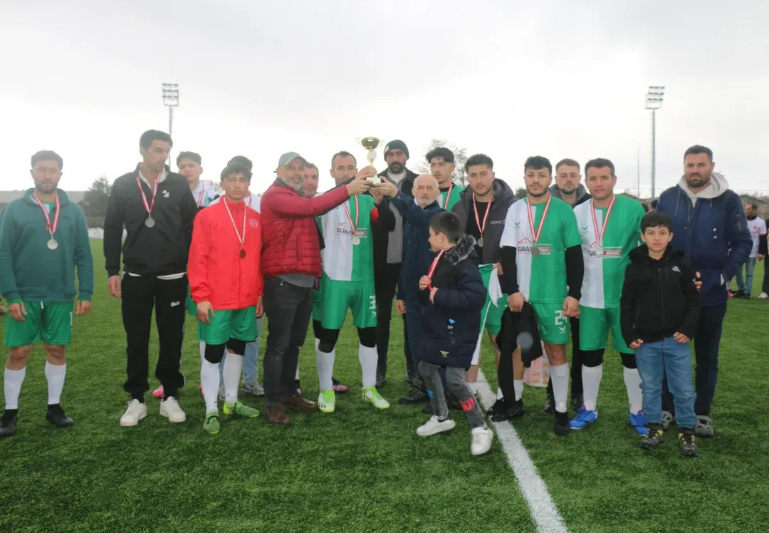 Köylerarası Futbol Turnuvası’nda Şampiyon Belli Oldu: Kupa Karacalar’ın! Köylerarası Futbol Turnuvası’nda Şampiyon Belli Oldu: Kupa Karacalar’ın!