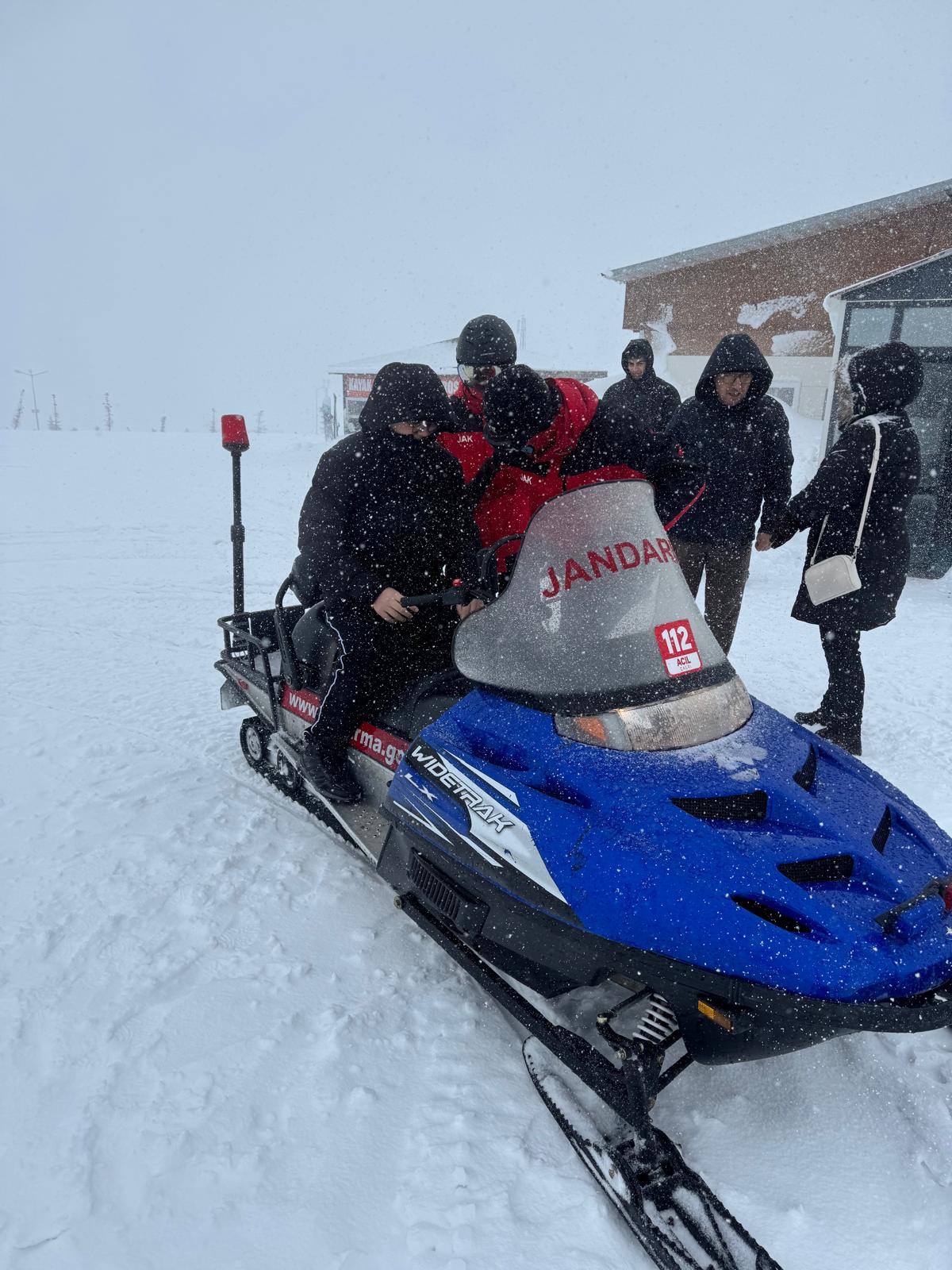 Yıldız Dağı’nda Mutluluk Kadrajı: Şehit ve Gazi Çocukları Doyasıya Eğlendi Yıldız Dağı’nda Mutluluk Kadrajı: Şehit ve Gazi Çocukları Doyasıya Eğlendi
