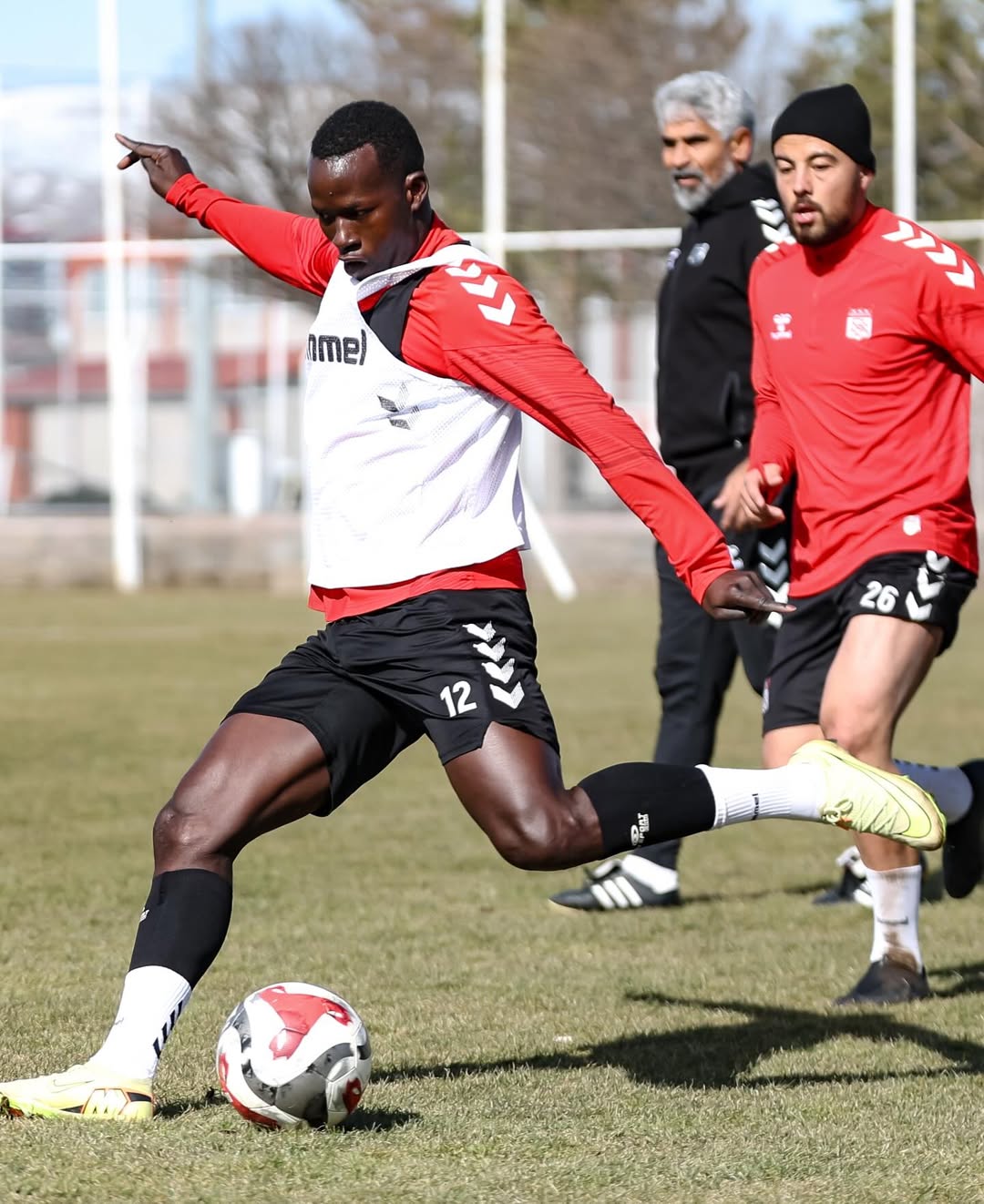 Sivasspor'da Ara Yok: Adana Demirspor Maçı Hazırlıkları Başladı Sivasspor'da Ara Yok: Adana Demirspor Maçı Hazırlıkları Başladı