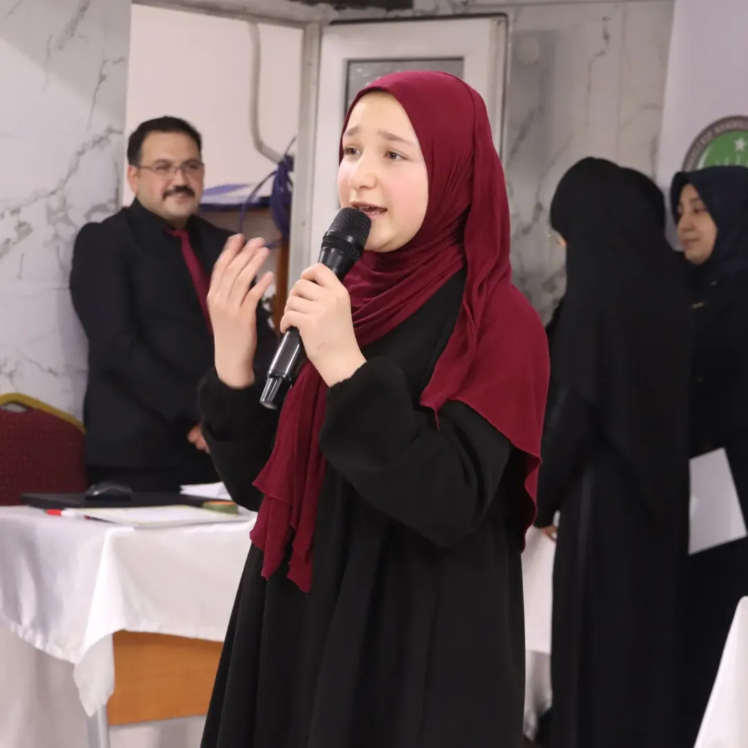 Yıldızeli’nde Manevi Ziyafet: "Genç Nida"lar Kur'an İçin Yarıştı Yıldızeli’nde Manevi Ziyafet: "Genç Nida"lar Kur'an İçin Yarıştı