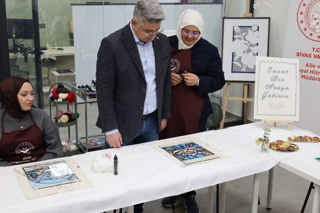 Sivas’ta "Sanatla Yaşam" Finali: Duygular Tuvale Yansıdı Sivas’ta "Sanatla Yaşam" Finali: Duygular Tuvale Yansıdı