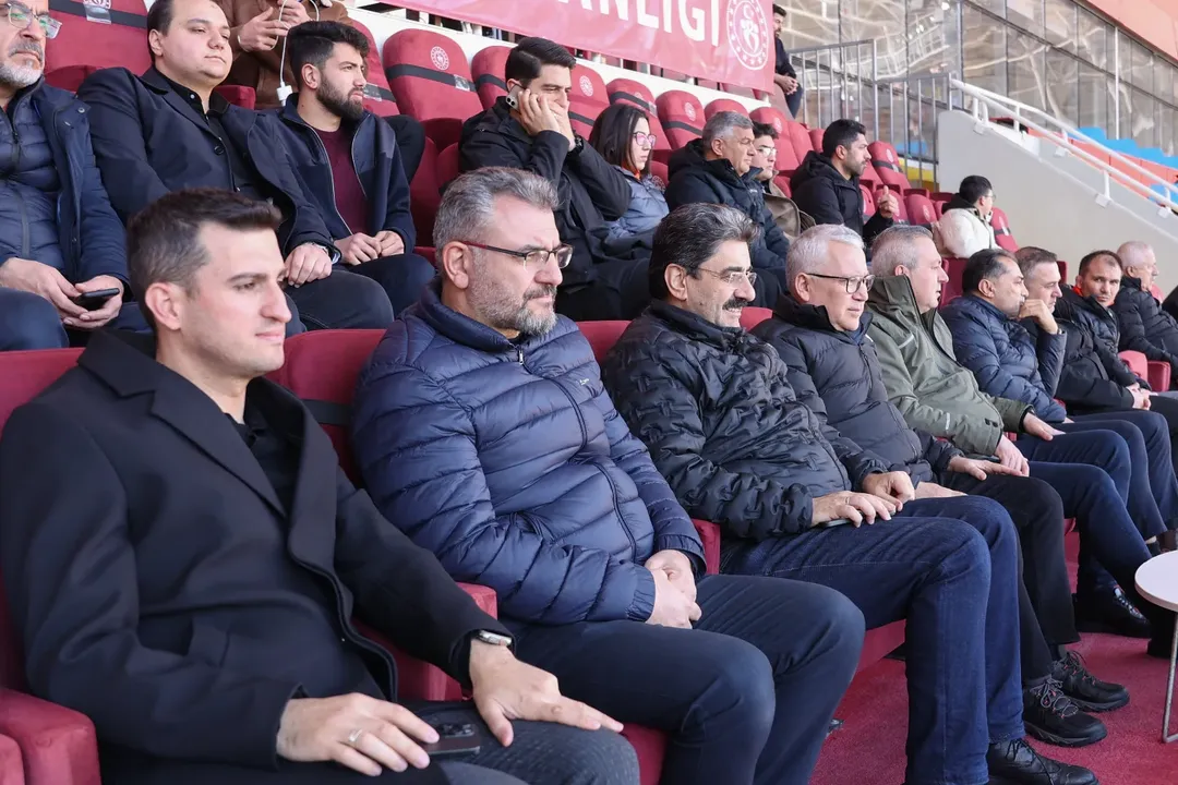 Sivas Protokolü Tam Kadro: Yiğido İçin Tribündeler! Sivas Protokolü Tam Kadro: Yiğido İçin Tribündeler!