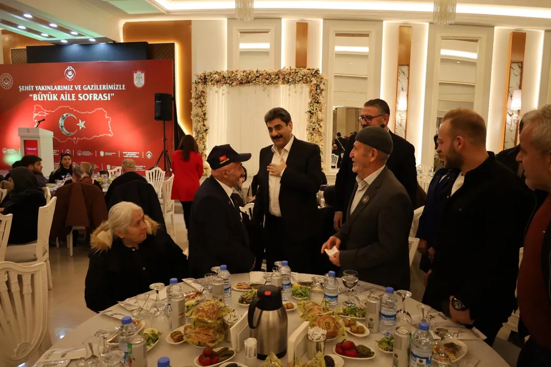 Sivas Milletvekili Hakan Aksu, İlk İftarda Şehit Aileleri ve Gazilerle Buluştu Sivas Milletvekili Hakan Aksu, İlk İftarda Şehit Aileleri ve Gazilerle Buluştu