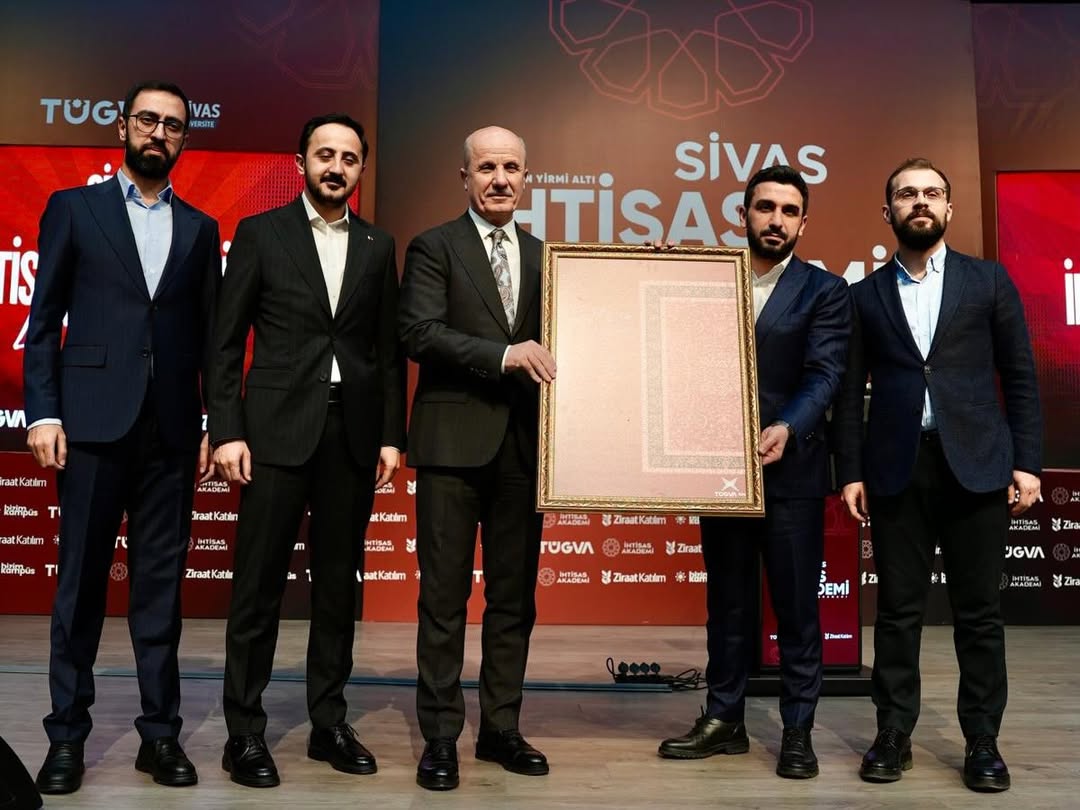 TÜGVA Sivas İl Başkanı M. Taha Akbulut’un Ev Sahipliğinde: "İhtisas Akademi ’26" Lansmanı Gerçekleşti TÜGVA Sivas İl Başkanı M. Taha Akbulut’un Ev Sahipliğinde: "İhtisas Akademi ’26" Lansmanı Gerçekleşti