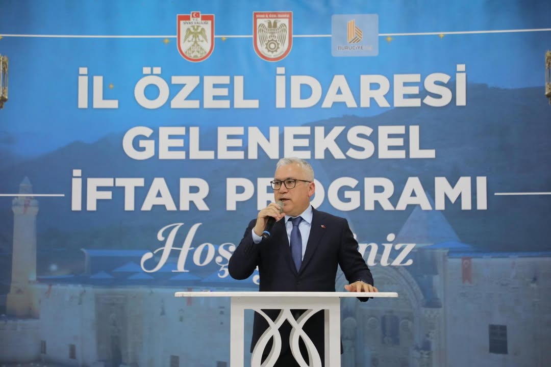 Sivas Valisi Yılmaz Şimşek İl Özel İdaresi Personeliyle İftarda Buluştu Sivas Valisi Yılmaz Şimşek İl Özel İdaresi Personeliyle İftarda Buluştu
