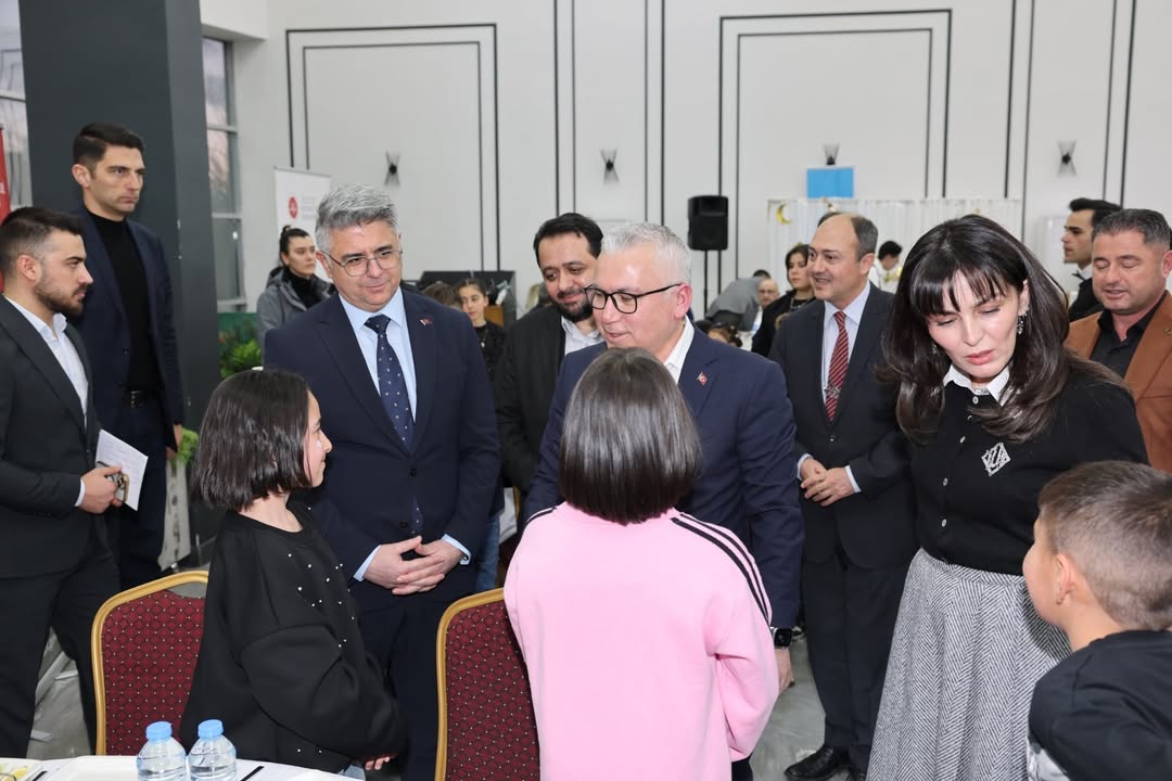 Vali Şimşek Sevgi Evleri Çocuklarıyla İftarda Buluştu Vali Şimşek Sevgi Evleri Çocuklarıyla İftarda Buluştu