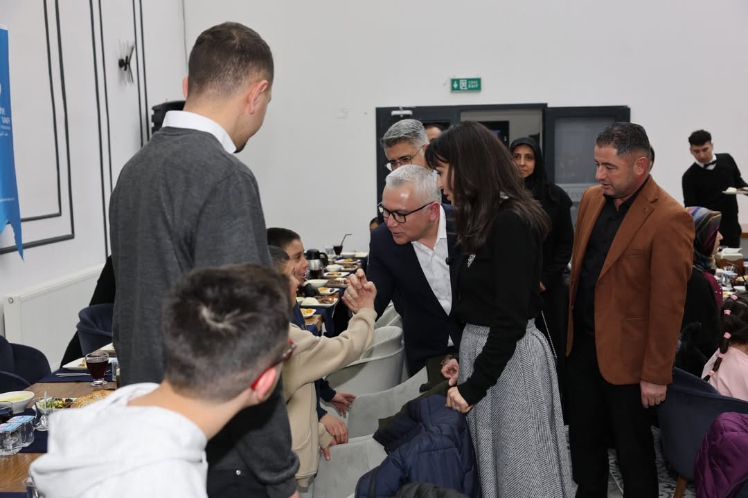 Vali Şimşek Sevgi Evleri Çocuklarıyla İftarda Buluştu Vali Şimşek Sevgi Evleri Çocuklarıyla İftarda Buluştu