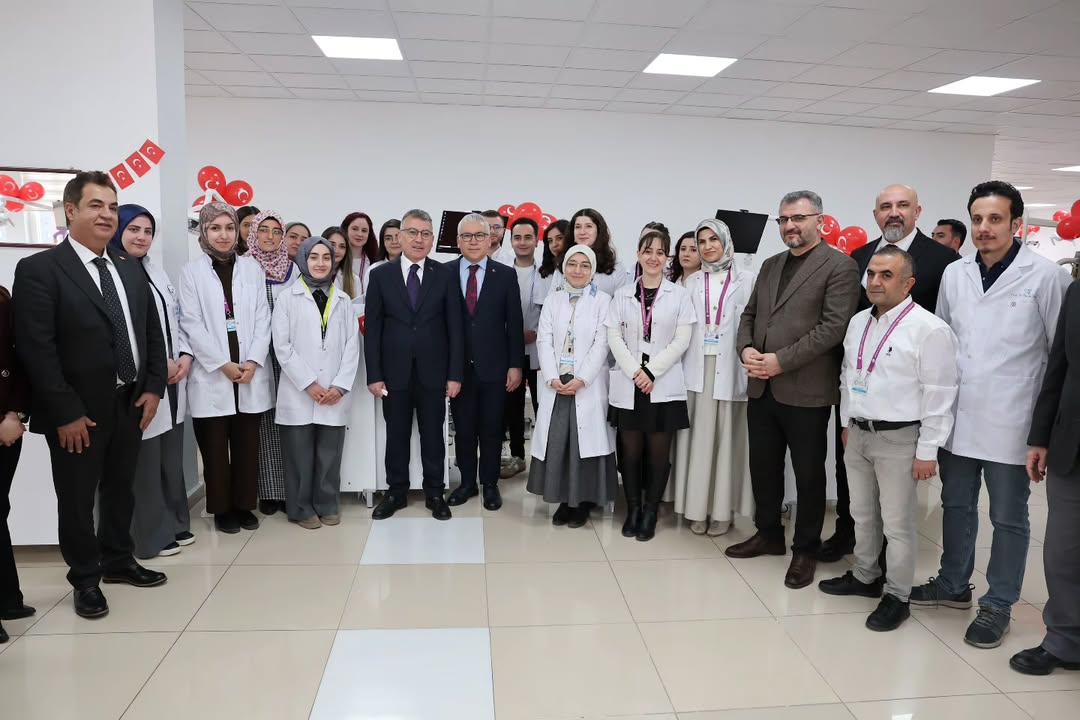 Sivas Cumhuriyet Üniversitesi Diş Hekimliği Fakültesi'nde Yeni Üniteler Hizmete Açıldı Sivas Cumhuriyet Üniversitesi Diş Hekimliği Fakültesi'nde Yeni Üniteler Hizmete Açıldı