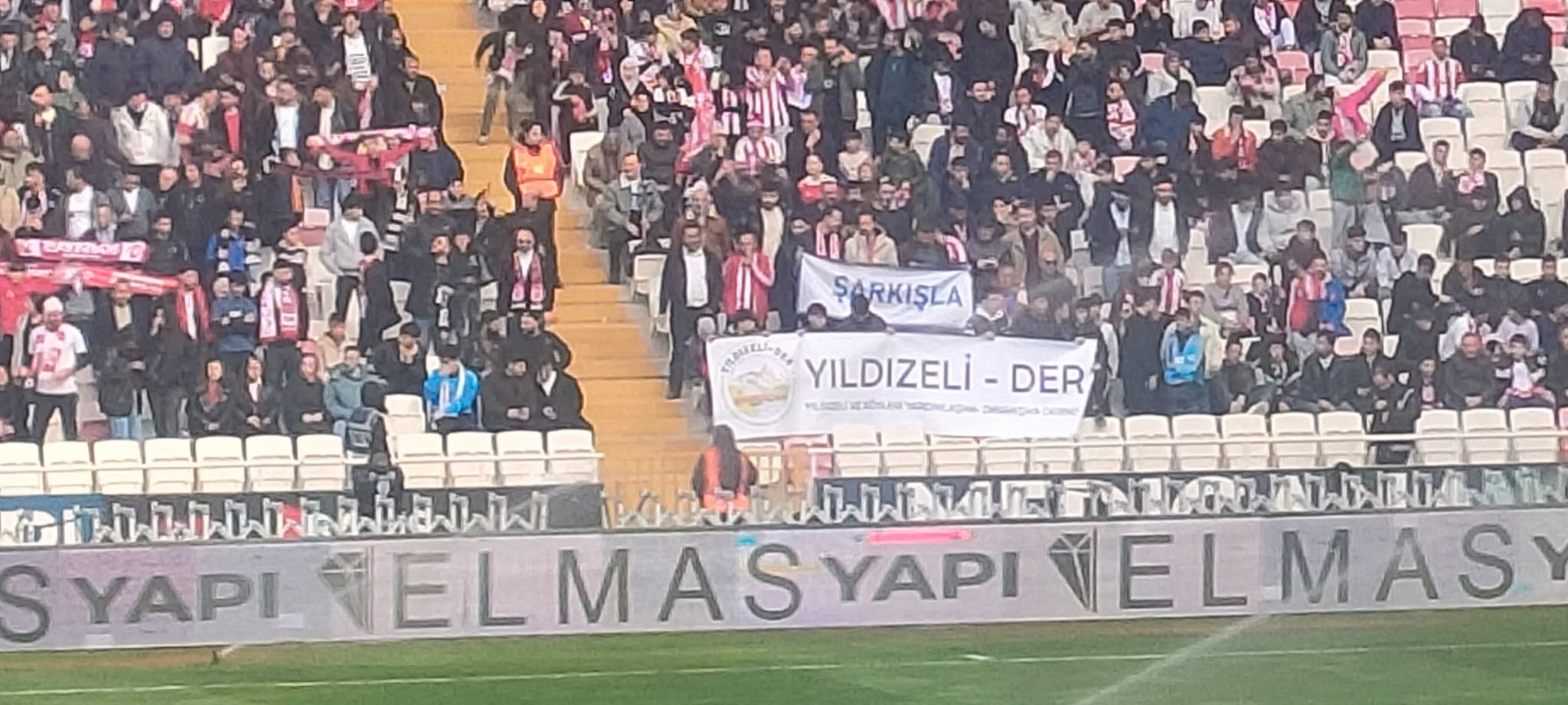 Yıldızeli-Der Başkanı Fevzi Uçar ve Yönetimi Sivasspor'u Yalnız Bırakmadı Yıldızeli-Der Başkanı Fevzi Uçar ve Yönetimi Sivasspor'u Yalnız Bırakmadı