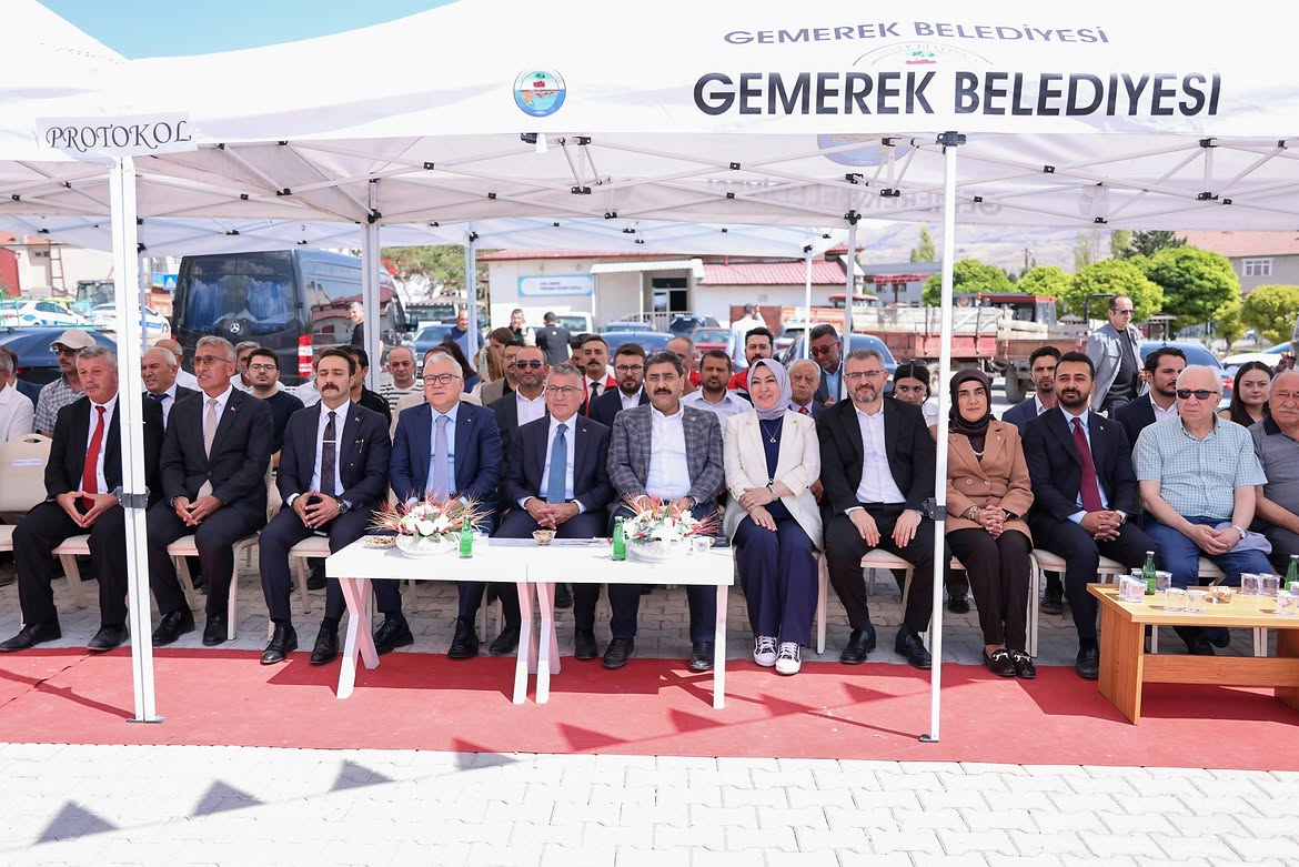 Gemerek'te Toplu Açılış Töreni: Tamamlanan Projeler Hizmete Girdi Gemerek'te Toplu Açılış Töreni: Tamamlanan Projeler Hizmete Girdi